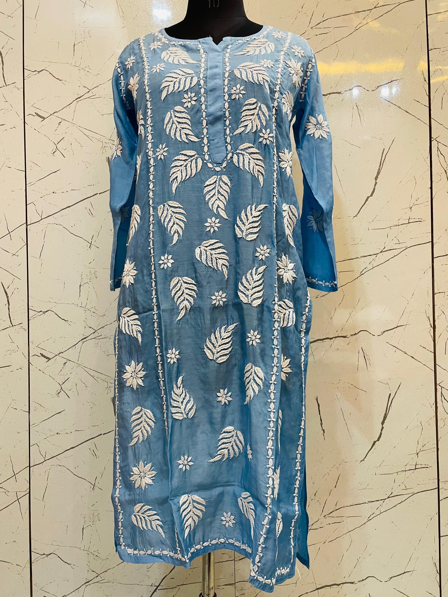 Muslin kurta with leaf design