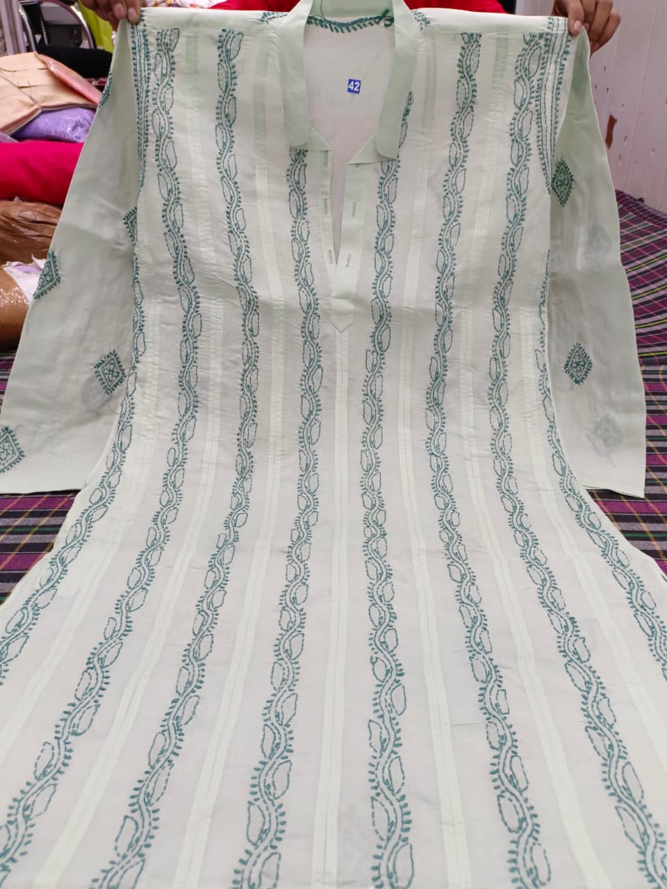 Men's kurta with beautiful chikankari handwork