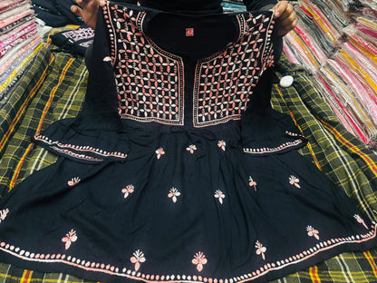 Rayon short top colored thread