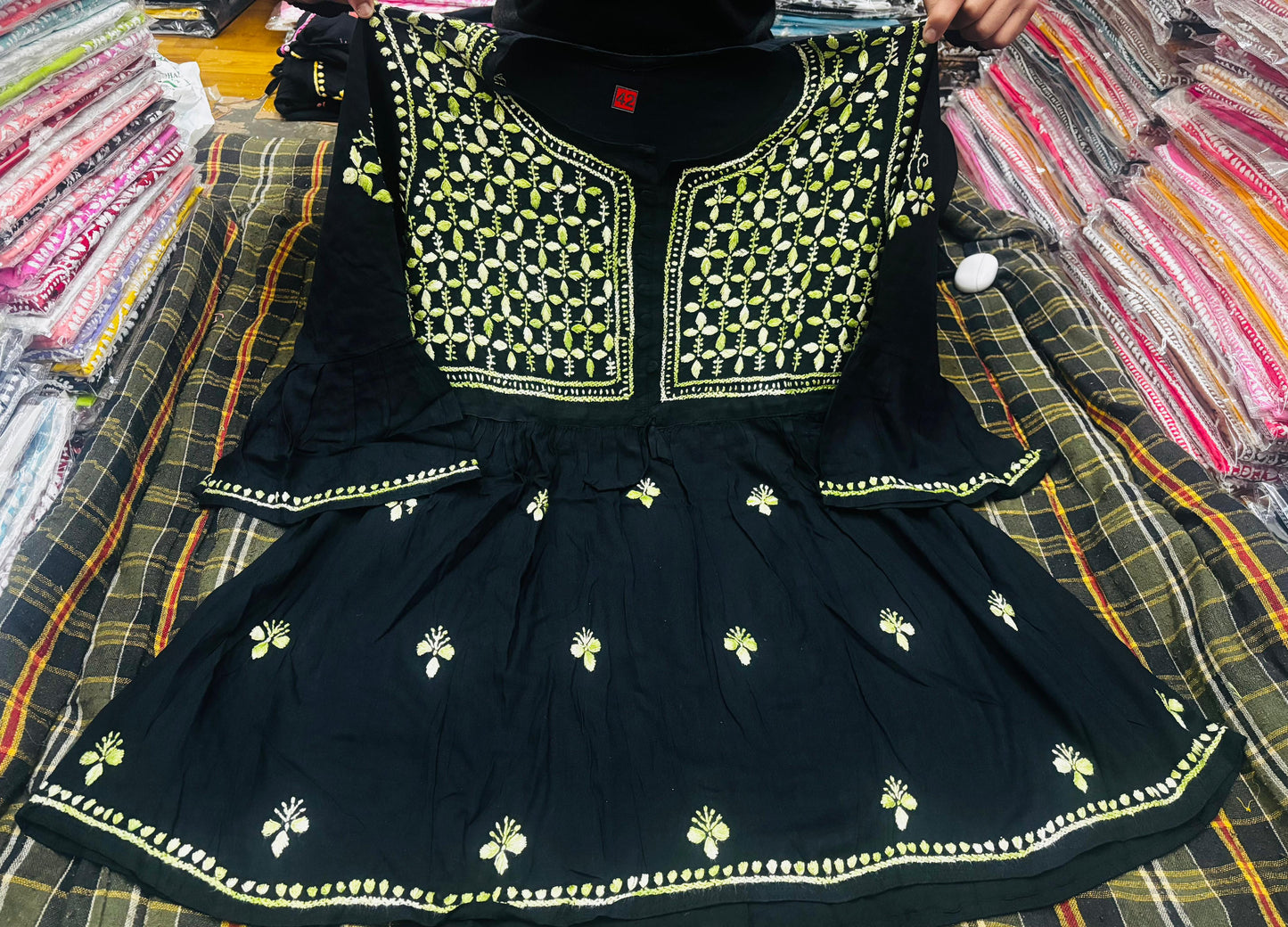 Rayon short top colored thread